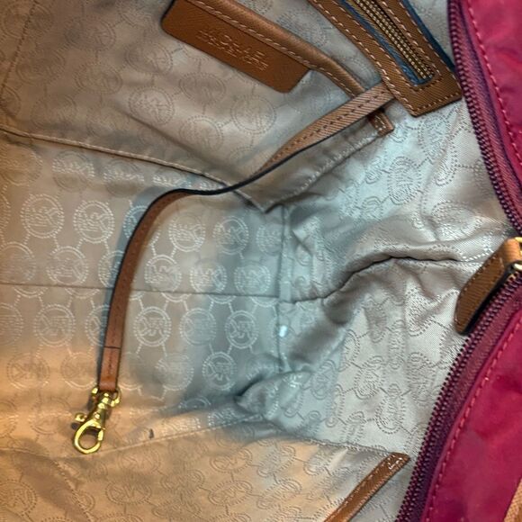 MICHAEL KORS Preppy Core Nylon & Leather Kempton Tote - Picture 16 of 16